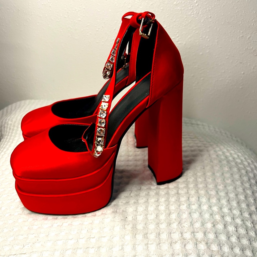 Beautiful red color never used